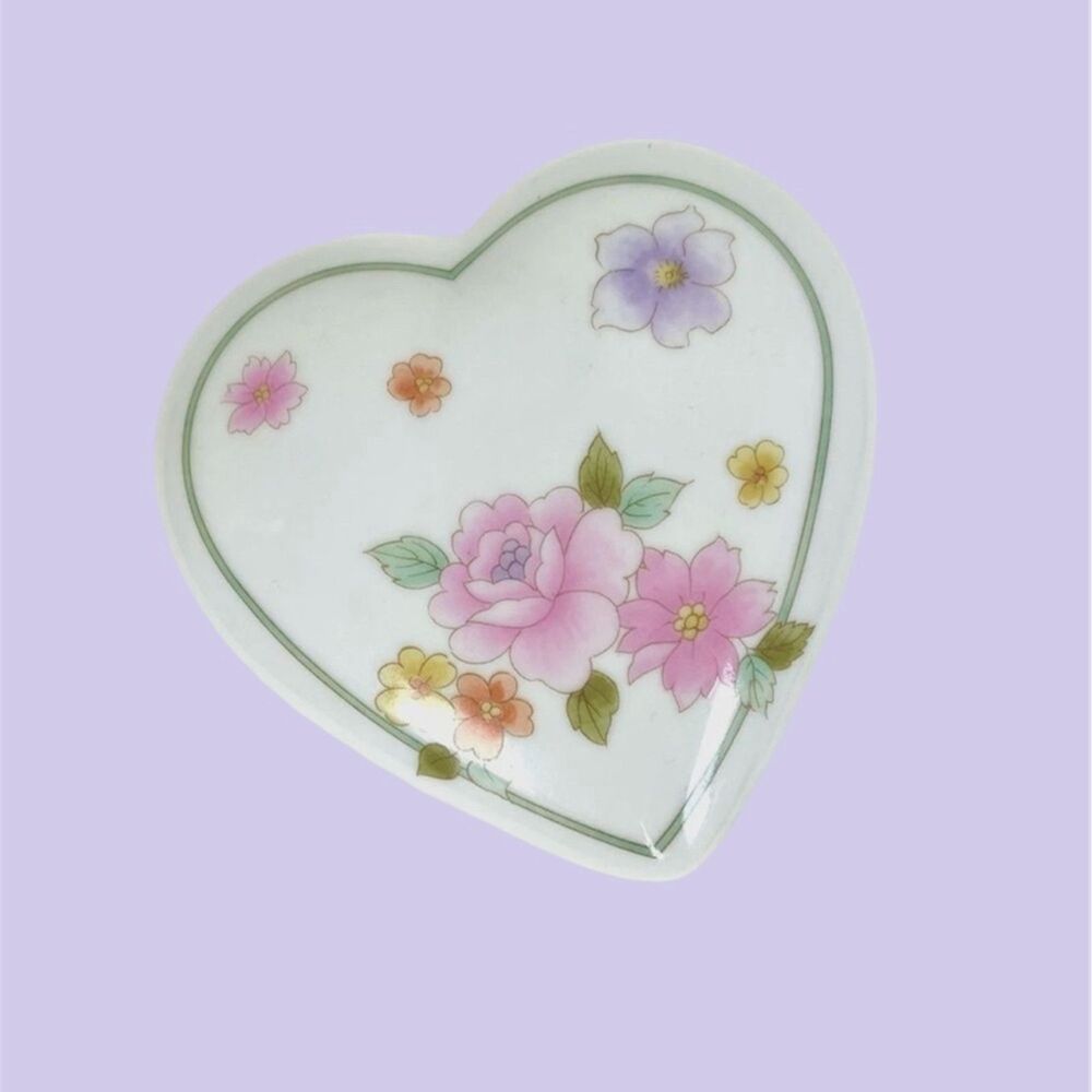 Vintage 1950s Ceramic Floral Heart Shaped Box / Trinket Dish with Lid